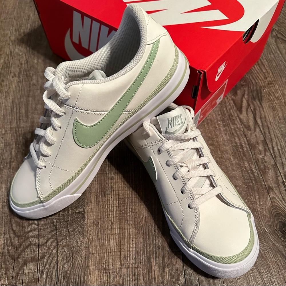 NEW Nike Court Legacy Low Sneakers